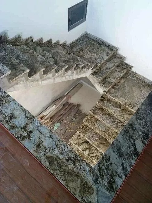 da-cau-thang-blue-dune-granite-nhap-khau-an-do