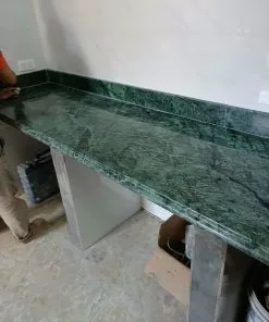 da-granite-lam-ban-bep-mau-xanh-dua-hau-nhap-khau