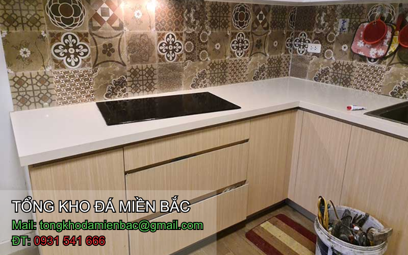 giá đá bàn bếp
