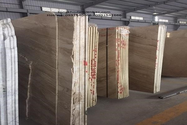 mẫu đá ốp cầu thang máy gia đình