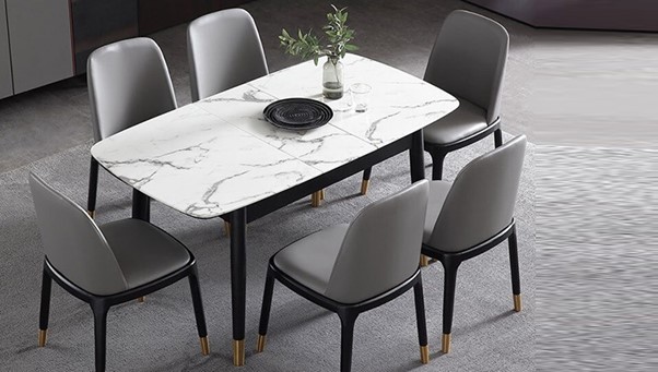 Mẫu bàn ăn được thiết kế từ mặt đá cẩm thạch trắng, vân xám