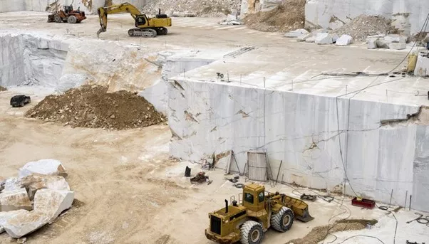 Mỏ đá granite ở Việt nam đang được khai thác