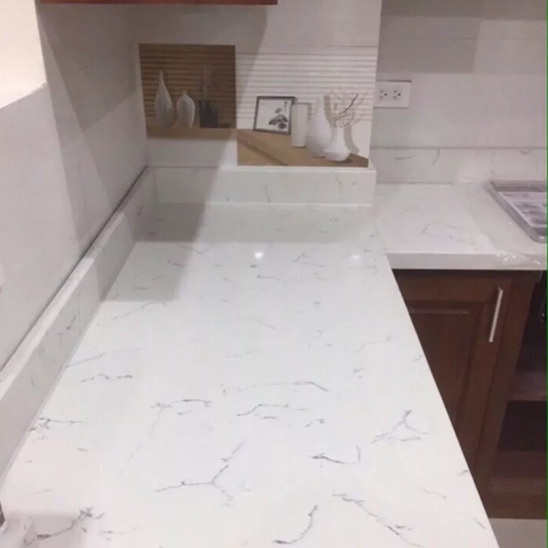 đá bàn bếp màu trắng