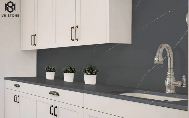 Các mẫu đá bàn bếp đẹp: Nên chọn loại nào bền, chống trầy tốt?