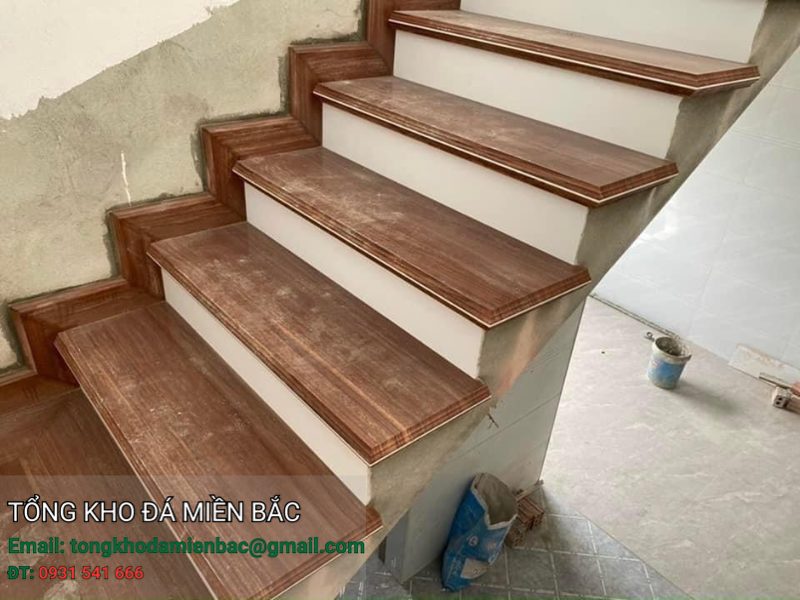 ​Đá cầu thang chống trơn trượt cho gia đình có trẻ nhỏ​ 