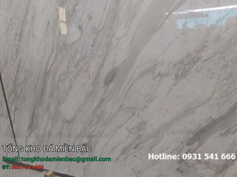 So sánh đá granite và đá marble cho cầu thang 