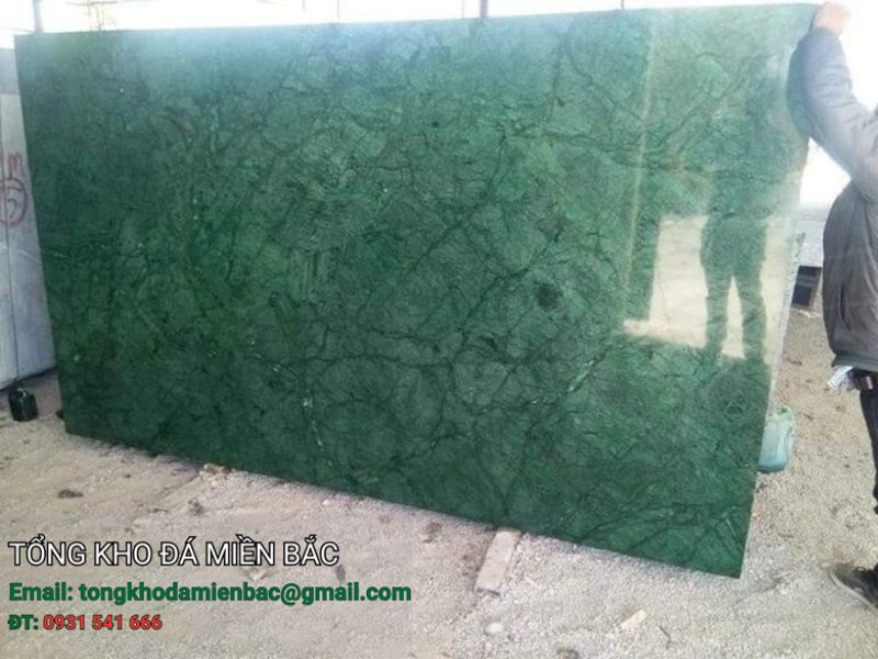So sánh đá granite và đá marble cho cầu thang 