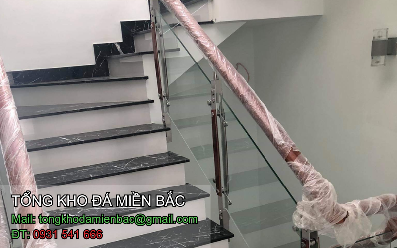 So sánh đá nhân tạo và đá tự nhiên ốp cầu thang