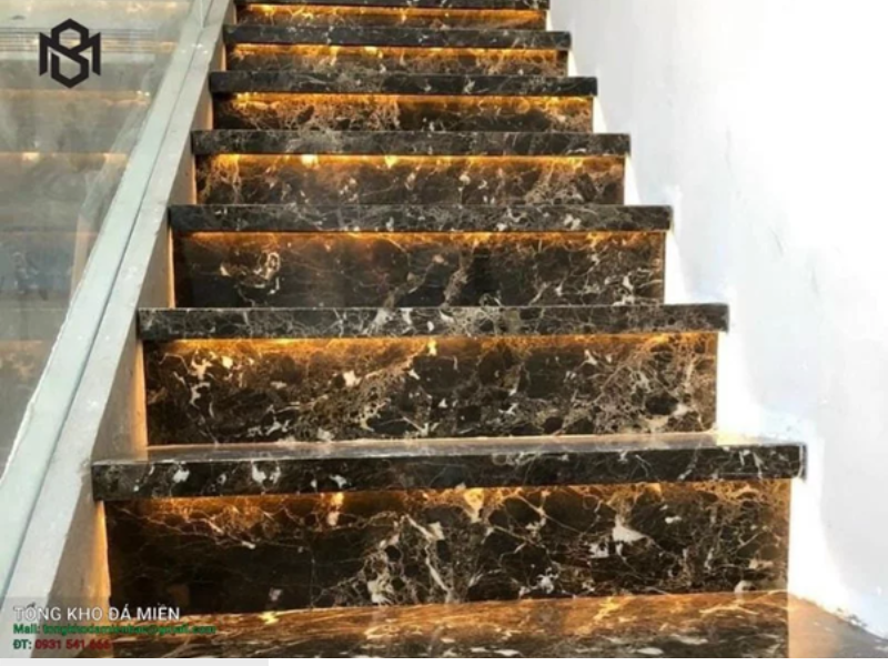 20+ Mẫu cầu thang nhà phố được ưa chuộng nhất 2025 9 - Tổng Kho Đá Đá cầu thang Marble Dark Emperador Spain
