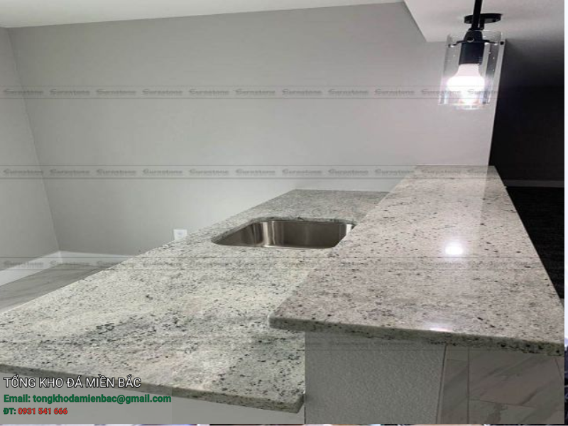 10 mẫu cầu thang đá Granite sang trọng, bền đẹp nhất 2025 6 - Tổng Kho Đá 10 mẫu cầu thang đá Granite sang trọng, bền đẹp nhất 2025