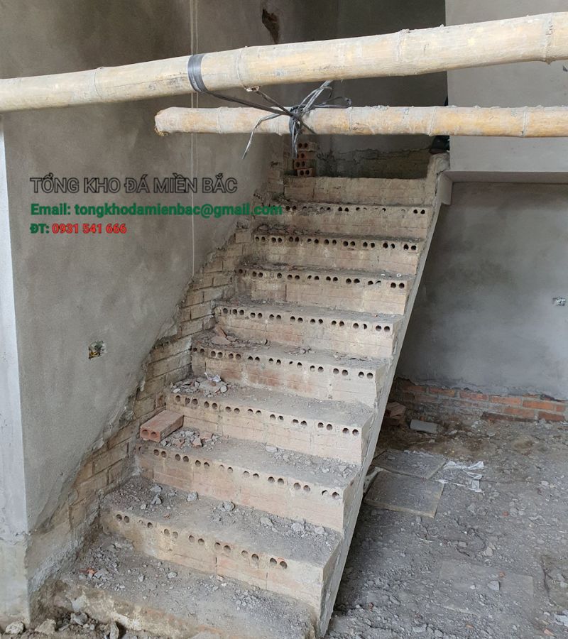 thợ ốp đá cầu thang