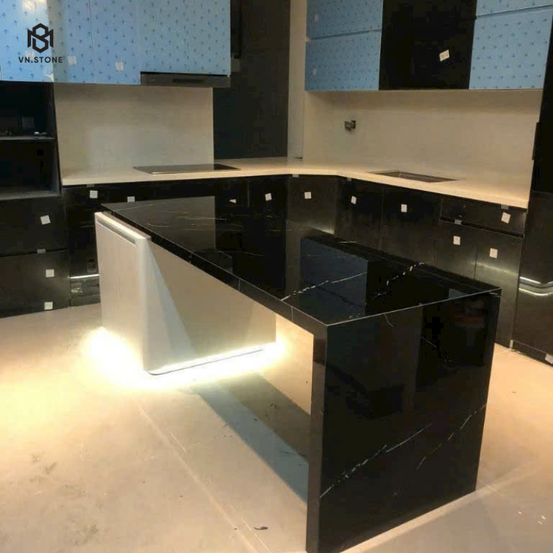 Đá bàn bếp màu đen nhám: Cách chọn loại phù hợp cho từng không gian 2 - Tổng Kho Đá Đá bàn bếp Granite Absolute Black nền đen đồng nhất ít vân