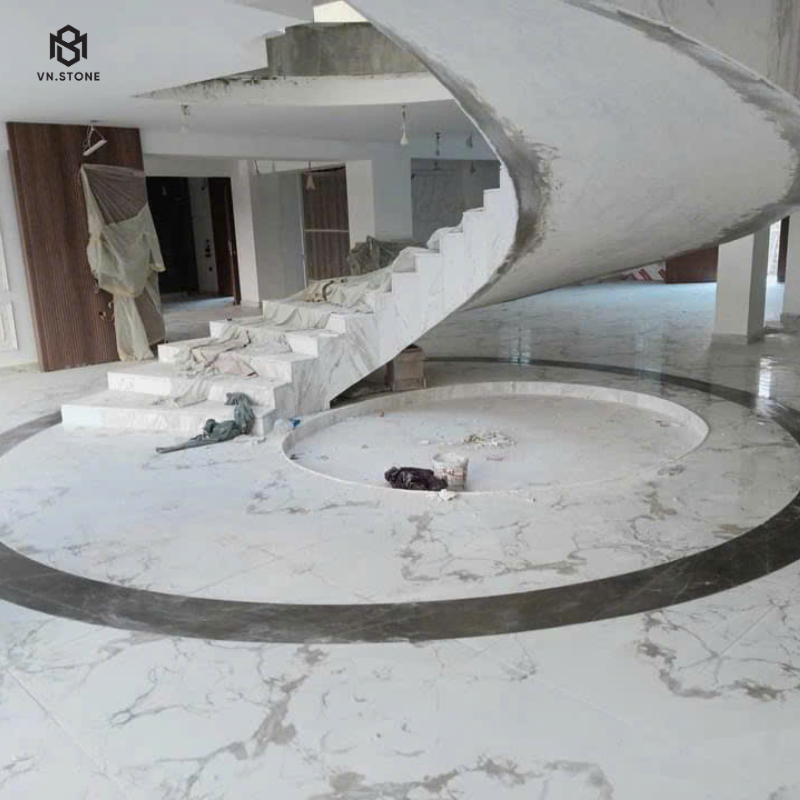Đá ốp chân cầu thang đẹp, bền và cách chọn phù hợp từng không gian